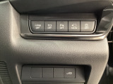 各種機能の切替スイッチは運転席パネル下に集約されています。任意で切り替え可能なため状況に合わせてお使いください。