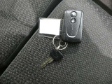 ドアの開錠施錠はドアノブに触れるだけ センサーが感知して開錠施錠をしてくれます 一度スマートキーをご体感ください 便利ですよ