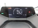 視線を前方に誘導する、トップマウントメーターを起点とし、安全確認がしやすく、運転に集中できる構成に。最大限走りの良さを楽しむことができます。