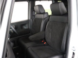 長時間の運転も疲れにくいフロントシート!体をしっかり支えてくれて運転がしやすい形状です!!