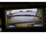 ■バックカメラ■ モニターを見ながら車庫入れやバック運転ができるので、車庫入れが苦手な方や大きな車を運転する際にも安心!現在のバックカメラは小型になってあまり目立ちません。視野も広く、オススメです!