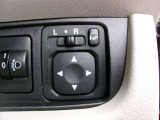 ドアミラーの鏡面の調節、格納は運転席からすべて操作できます!