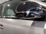 【BMWミラー】視認性の高いスタイリッシュなミラー。自動防眩機能も付いており夜間のドライビングをサポートします。