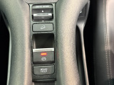 電子パーキングに加えてブレーキホールドシステムを装備しておりますので、信号待ちや踏み切り待ちでもブレーキを踏まずに停止できます!発進する際はアクセルを踏むだけですので渋滞時などはかなり楽ですね!