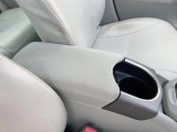 【アームレスト】運転中の身体の負担を軽減してくれるアームレストを装備♪