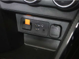 USB 2個 12V120Wソケット AUX 様々な端子で接続可能です。