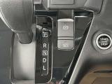オートブレーキホールド機能付き ブレーキを踏んで停止するとブレーキを踏み続けなくても停車を保持します。
