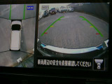 アラウンドビューモニター。クルマを上空から見下ろしているかのような映像で、駐車の際、周囲の安全を確認できます!
