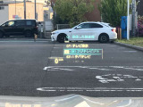 人気のヘッドアップディスプレイ!現在の車速、ナビゲーション・システムによるルート案内の矢印表示、チェック・コントロール、前車接近警告など、さまざまな情報をドライバーの視界内に直接表示いたします!