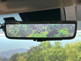 【デジタルインナーミラー】後席の大きな荷物や同乗者で後方が確認しづらい時でも安心!カメラが撮影した車両後方の映像をルームミラー内に表示。クリアな視界で状況の確認が可能です!