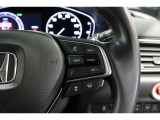 Hondaセンシングの機能のひとつ、アダプティブクルーズコントロール付!アクセルから足を離しても設定したスピードと前車との車間を保ち走行してくれます!車線維持もアシスト☆高速道路で疲労軽減ですね☆