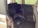 チップアップ&ダイブダウン機能付き【ULTR SEAT】は後席座面を左右分割で跳ね上げることができます☆トランクで積載できない背の高い荷物をラクラク収納できます。ホンダ車ならではの人気装備です♪