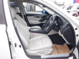 清潔で広々した座席です!是非、現車を見て体感してみてください。