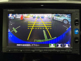 ディスプレイオーディオやカーナビは、現代のドライブにおいて欠かせない装備のひとつです。初めての場所でも迷いにくく、快適なルート案内で運転をサポートします。移動中のエンターテインメント性も高まります。