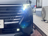 LEDヘッドライトで暗い夜道も明るく照らします。そのうえ省電力です。