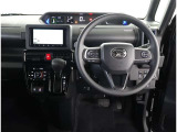 高いホールド性で運転姿勢が安定します。長距離ドライブでも疲れにくいのが魅力です。快適なドライビングライフをお送りください♪