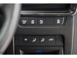 機能性溢れる運転席まわり。使いやすいスイッチ類の配置で運転中のストレスを軽減し楽しくドライブできますよ。
