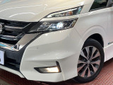【LEDヘッドライト】悪天候や夜間走行時も良好な視界を確保し安心して運転できる高輝度LEDヘッドライトを装備!点灯速度が早く、消費電力も抑えられています。