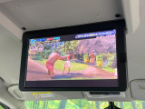 【フリップダウンモニター】大画面モニターで後席でもエンタメをお楽しみいただけます。小さなお子様にも大人気の装備です♪