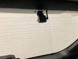 後方にもドライブレコーダーのカメラ(社外品)が付いています。前後両方でお車の周りを監視・記録いたします。