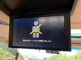 【12インチフリップダウンモニター】大画面モニターで後席でもエンタメをお楽しみいただけます。小さなお子様にも大人気の装備です♪