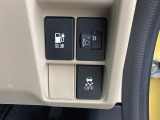 普通充電はフタを直接押し、急速充電は車内のボタンを操作して開け、あとは充電コネクターを差すだけで充電開始します。簡単な充電操作と、フタの開け方を変えることで差し間違いを防げる安心感。