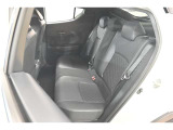 普段のお買い物や通勤、送迎等に十分な荷室スペースを確保しております。セカンドシートを倒すと、大きな荷物の積載も可能です
