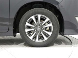 タイヤサイズは(195/65R15)で純正アルミホイールです。