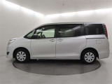 広々とした車内空間に優れた燃費性能。更にデザインも上質で人気のお車です!