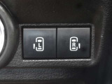 【両側パワースライドドア】スマートキーや運転席のスイッチで後席両側スライドドアの開閉が可能♪電動だから力を入れてドアを開ける必要が無く、小さなお子様でも簡単に開け閉めでき快適です♪