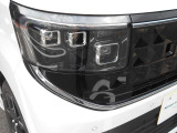 LEDヘッドライトです。夜道でも明るいですよ。