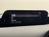【10.25インチセンターディスプレイ】ナビゲーションや多彩なオーディオ機能を搭載した10.25インチのワイドディスプレイ。Apple CarPlayやAndroidAutoにも対応します。