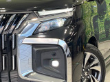 【LEDヘッドライト】悪天候や夜間走行時も良好な視界を確保し安心して運転できる高輝度LEDヘッドライトを装備!点灯速度が早く、消費電力も抑えられています。