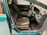 運転席、助手席です。シート地です。吸湿性のある素材をあしらい座面も広くゆったりと座れてきっと気に入っていただけると思います。