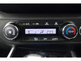 ★エアコンはオートタイプが装着済みです!オートモードにしておけば、車内温度を設定するだけで風の料や吹き出し口の切り替えを機械が行ってくれます!一年中快適な環境を作れますよ♪