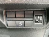 ハンドル右奥には各種設定スイッチがあります。運転者がスッと手を伸ばせば操作できので便利です。