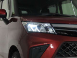 高輝度で点灯速度が速く、しかも消費電力の少ないLEDヘッドライトが装備されています!LEDの明るい光が走行中の視界の確保をサポートして、夜のドライブがより楽しく安全に運転できます♪