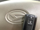 【キーレス】少し離れた場所からでもボタン一つでドアの開錠・施錠ができるのでとっても便利!ドアの鍵穴周りに傷をつけることもありません♪