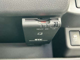 運転席の右下にETCがビルトインされています。高速道路では便利ですね!