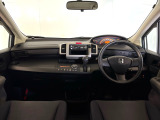 弊社のお客様からの下取り車で入荷しました。室内は経過年数相応の使用感は有りますが、目立つ汚れやシミ等無くコンディション良好なお車です。
