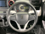 インテリアに合わせたデザインのステアリングは、運転される方のことも考え、運転しやすい形状、大きさです。是非一度、実際に触ってお確かめください。