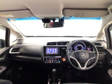 【前方視界】開放的な前方視界!運転がしやすく疲れにくいです♪窓が大きく、見通しがとっても良いおクルマですよ♪