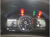 とっても見やすいメーターです。夜間時はラグジュアリーな気分にさせてくれる照明が魅力ですので、夜のドライブも楽しみになりますよ♪