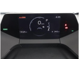 とっても見やすいメーターです。夜間時はラグジュアリーな気分にさせてくれる照明が魅力ですので、夜のドライブも楽しみになりますよ♪