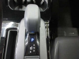 シンプルな操作でシフトでき、システムOFFで自動的にPレンジに入るエレクトロシフトマチックです。