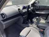 ◆LIBERALAは、輸入車選びの新たなスタイルを提案するインポート・セレクト・ブランドです。オーナー様となる方がクルマから直接感じる感性を第一にした、最良の一台との出会いをコーディネートいたします。