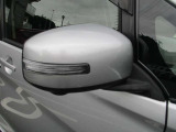 ウインカー付きドアミラー。対向車からも確認がし易いです。