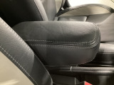 運転席アームレスト装備!