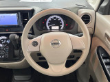 インテリアに合わせたデザインのステアリングは、運転される方のことも考え、運転しやすい形状、大きさです。是非一度、実際に触ってお確かめください。