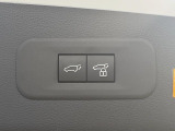 【ハンズフリーパワーバックドア】リアバンパー下部に足先を出し入れするだけでバックドアが自動で開閉♪両手が荷物でふさがっている時でもラクラク開閉操作が行えます!